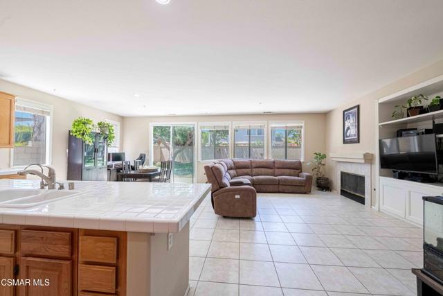 1633 Lola Way, Oxnard CA: https://media.crmls.org/mediaz/b36bbb2f-6bec-4348-9bfa-d9534ebebdd9.jpg