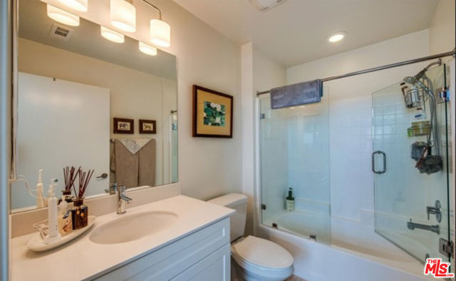 552 E Carson Street, Carson CA: https://media.crmls.org/mediaz/b36bc331-3b62-465e-b1c5-dc32ef621fdd.jpg