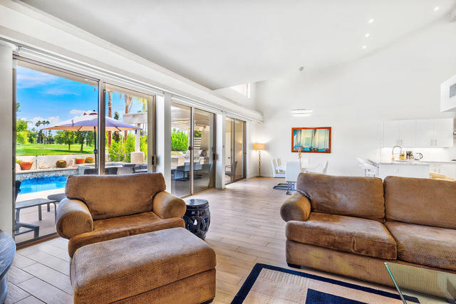 192 Kavenish Drive, Rancho Mirage CA: https://media.crmls.org/mediaz/b36c4349-30dc-4930-bd78-9dd2a6571d44.jpg