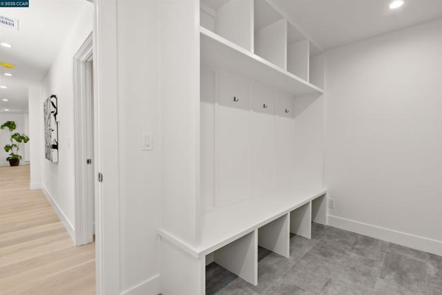 706 St Marys Rd, Lafayette CA: https://media.crmls.org/mediaz/b36c8003-dd3a-4b28-b2bf-46e1ea435e42.jpg
