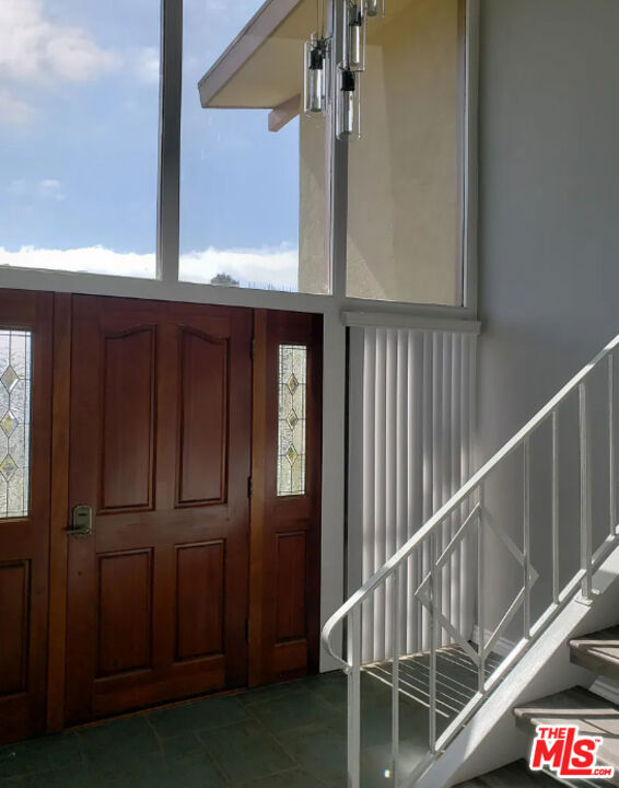 7 Clipper Road, Rancho Palos Verdes CA: https://media.crmls.org/mediaz/b36c90ef-9ed9-4507-9942-07fcf7d4933f.jpg