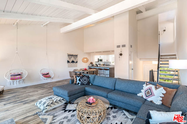 28374 Rey De Copas Lane, Malibu CA: https://media.crmls.org/mediaz/b36cc5eb-b3a7-4721-85fd-abd084caae35.jpg