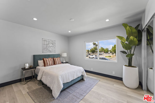 17660 Martha Street, Encino CA: https://media.crmls.org/mediaz/b36d2011-24f4-439a-bdbb-76b1762bf2f3.jpg