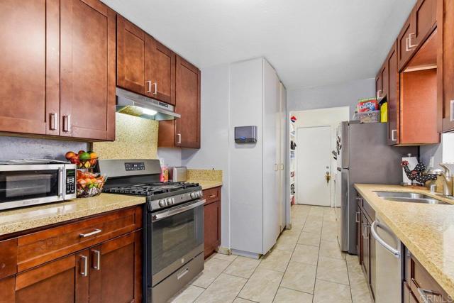 23 27 Alberta Court, San Diego CA: https://media.crmls.org/mediaz/b36d32ff-1e7b-42a0-9941-f9456d45dcb8.jpg