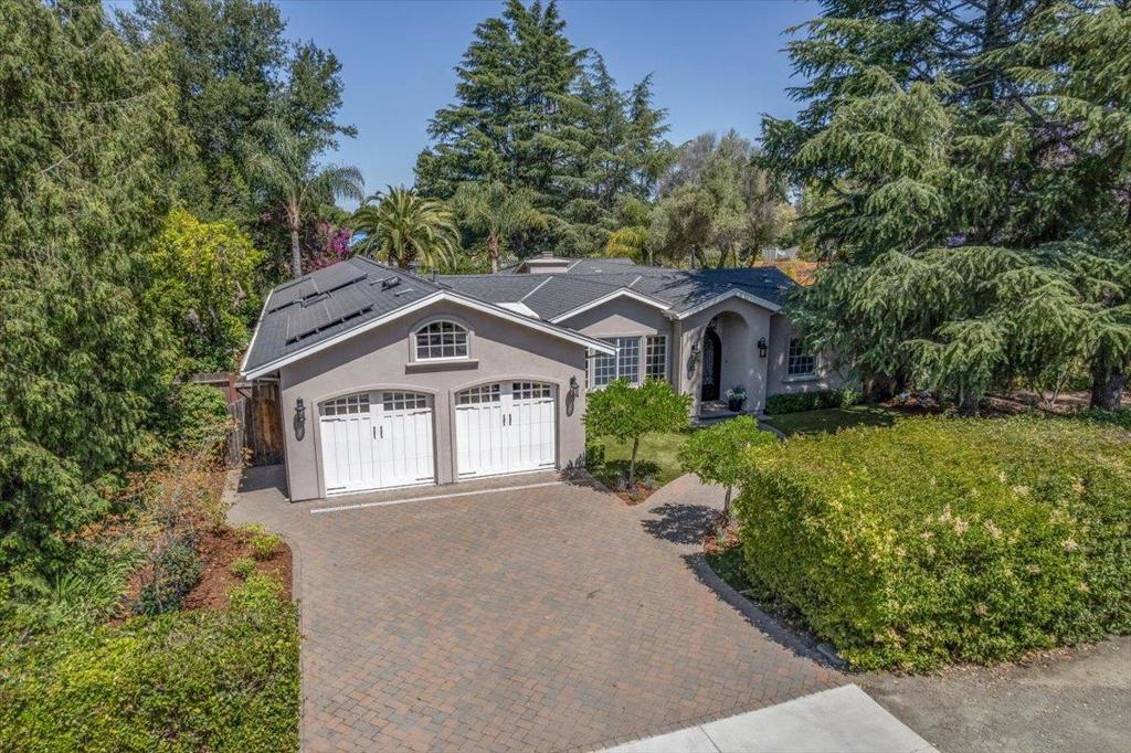 32 N El Monte Avenue