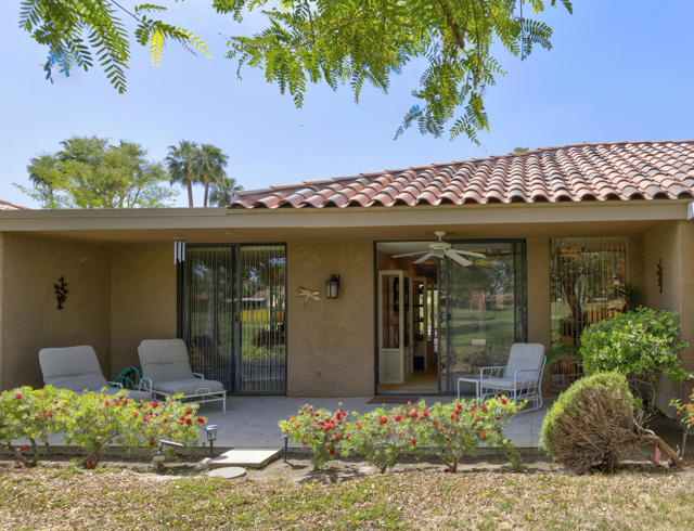 51 Sunrise Drive, Rancho Mirage CA: https://media.crmls.org/mediaz/b36d6f07-e7d7-4432-86d2-90d3c05e5b68.jpg