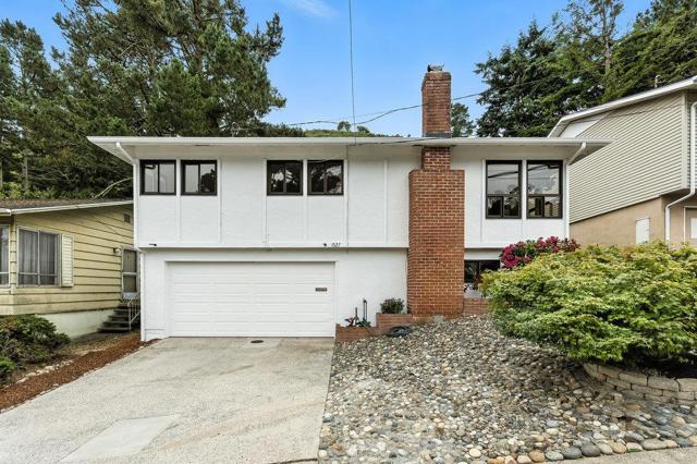 1527 Terra Nova Boulevard, Pacifica CA: https://media.crmls.org/mediaz/b36d9576-d396-40e8-9b9a-90c14e153dd3.jpg