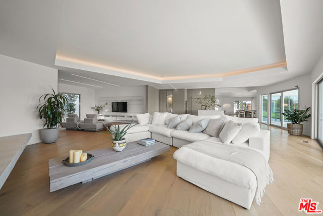 17116 Adlon Road, Encino CA: https://media.crmls.org/mediaz/b36daa66-b65e-4f30-a27e-f8f3fc7e6f8e.jpg