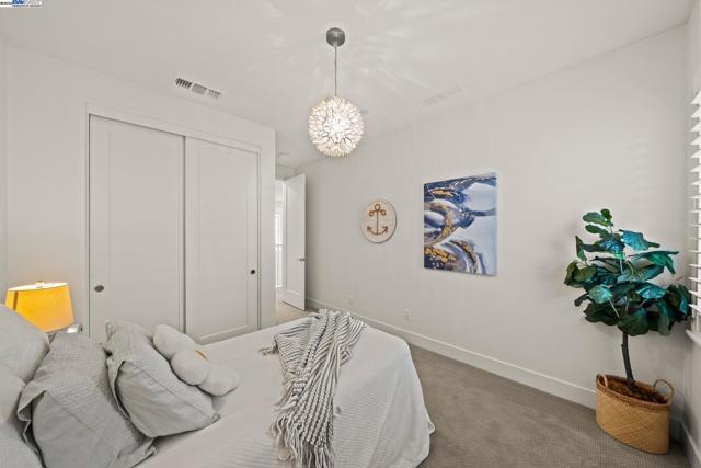 318 Paradiso Ct, San Ramon CA: https://media.crmls.org/mediaz/b36ded8c-060b-4987-bdbb-0208ffea791d.jpg