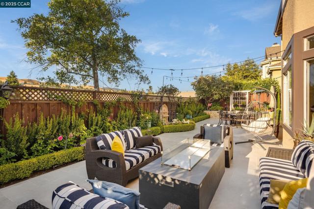 508 Zenith Ridge Dr, Danville CA: https://media.crmls.org/mediaz/b36df5b2-1c05-4c3d-896d-35c9ca59f634.jpg