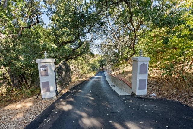 13206 Wright Way, Los Altos Hills CA: https://media.crmls.org/mediaz/b36e90b0-6a89-44b4-b13c-3635670db3b7.jpg