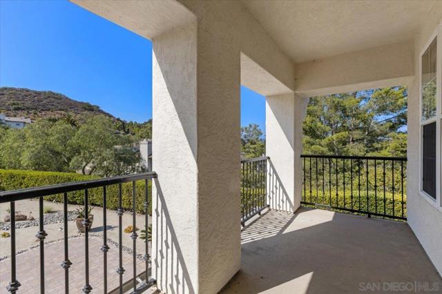 2520 Filmott, Escondido CA: https://media.crmls.org/mediaz/b36ea2b4-7195-4318-893f-15a5e6e834d1.jpg