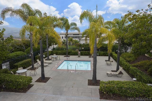 1670 Grasshopper Ln, Chula Vista CA: https://media.crmls.org/mediaz/b36fb148-5c38-43c0-a95e-1f6cd0995e00.jpg