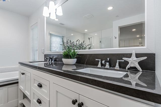 43150 Calle Familia, Fremont CA: https://media.crmls.org/mediaz/b36fe8e9-6e6d-406a-a193-a43a12c9fb39.jpg