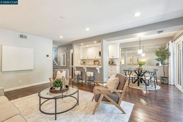 239 Ashley Cir, Danville CA: https://media.crmls.org/mediaz/b3701a53-9c00-4f26-8e9a-de177aecc94e.jpg