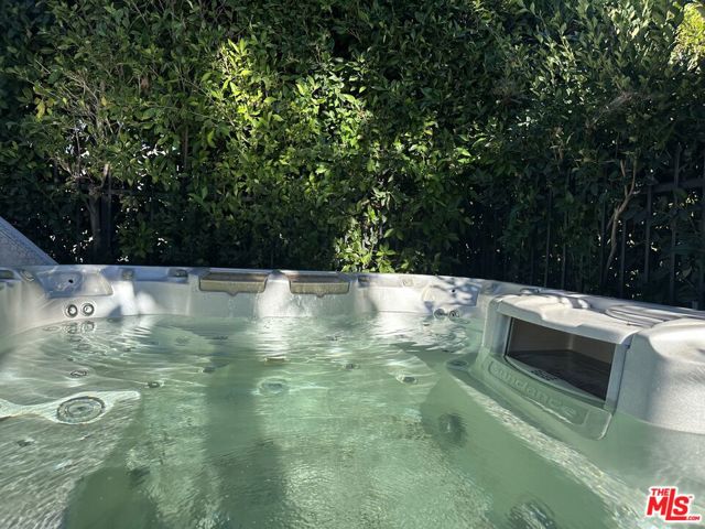 643 N Vista St, Los Angeles CA: https://media.crmls.org/mediaz/b3703684-76f2-44c5-bf7d-ade528f1f86e.jpg