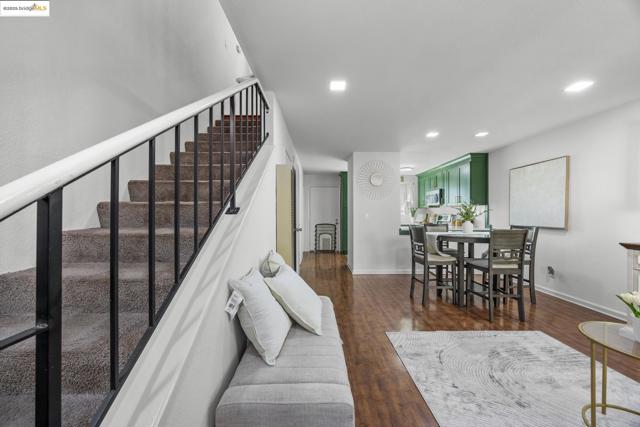 21564 Meekland ave, Hayward CA: https://media.crmls.org/mediaz/b3706bd3-1c7d-4949-96cf-654d5342d98f.jpg
