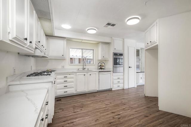 Detail Gallery Image 9 of 31 For 2130 Sunset Dr #134,  Vista,  CA 92081 - 2 Beds | 2 Baths