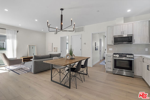 705 6th Avenue, Venice CA: https://media.crmls.org/mediaz/b370b32a-4cd7-4dbd-ab1c-846250cbef79.jpg