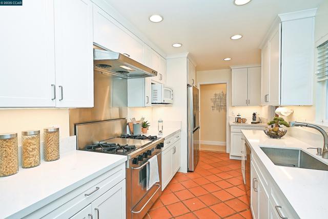 911 Sousa Drive, Walnut Creek CA: https://media.crmls.org/mediaz/b370b957-fa47-4f57-b5d0-2ba0690300de.jpg