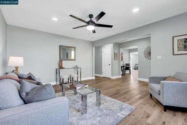 1330 Aster Dr, Antioch CA: https://media.crmls.org/mediaz/b3711fef-b622-40f9-bfd4-0235f07366c3.jpg