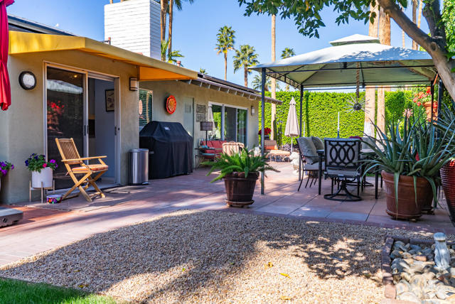 444 N Burton Way, Palm Springs CA: https://media.crmls.org/mediaz/b3716d87-4dc0-47b7-9946-b6aa057b4c26.jpg