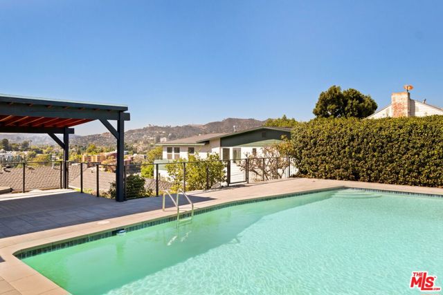 2470 Micheltorena Street photo 32