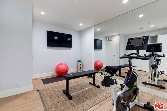 489 S Willaman Drive, Los Angeles CA: https://media.crmls.org/mediaz/b371c5ed-6e98-40e3-9b37-9fb8755081d9.jpg