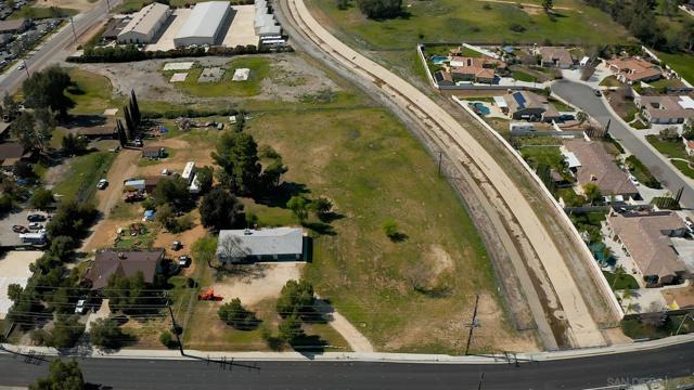 24567 Adams Ave, Murrieta CA: https://media.crmls.org/mediaz/b3723178-e838-4e4d-ae71-2fb8765bb78d.jpg