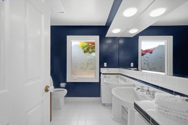 8700 Oak Tree Ln, Castro Valley CA: https://media.crmls.org/mediaz/b372fdbb-a880-4d83-8e9b-ba2a4042a56a.jpg