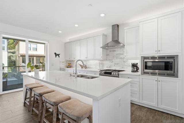 8337 Summit way, San Diego CA: https://media.crmls.org/mediaz/b373214d-696a-4967-8ef9-8a7438b818ee.jpg