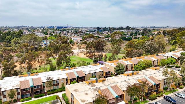 3454 Castle Glen Dr., San Diego CA: https://media.crmls.org/mediaz/b3735692-4d95-46f3-869b-de4d51191d04.jpg