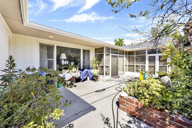 1750 Wabasso Way, Glendale CA: https://media.crmls.org/mediaz/b3743ce3-21cc-4f7d-ae08-f743c56c80ca.jpg