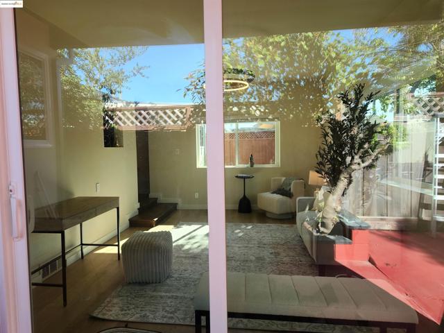 15373 Inverness St, San Leandro CA: https://media.crmls.org/mediaz/b3743ee7-3c18-41a9-a636-29d62fd4200d.jpg