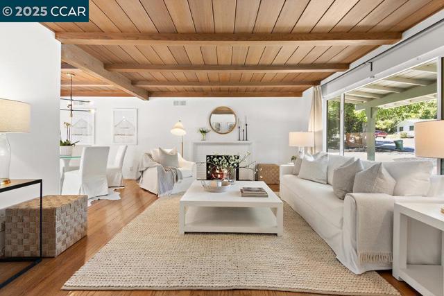 180 Ivy Drive, Orinda CA: https://media.crmls.org/mediaz/b374f643-7982-4d4e-963a-0bc90d01d4d5.jpg