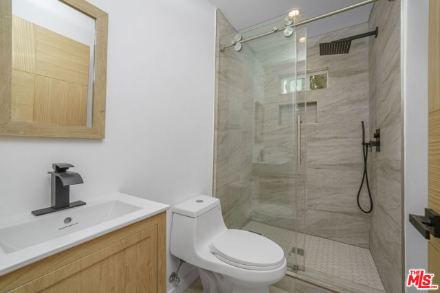 6835 Yolanda Ave, Reseda CA: https://media.crmls.org/mediaz/b374fc03-8d4f-4680-96d8-727c53bd2718.jpg