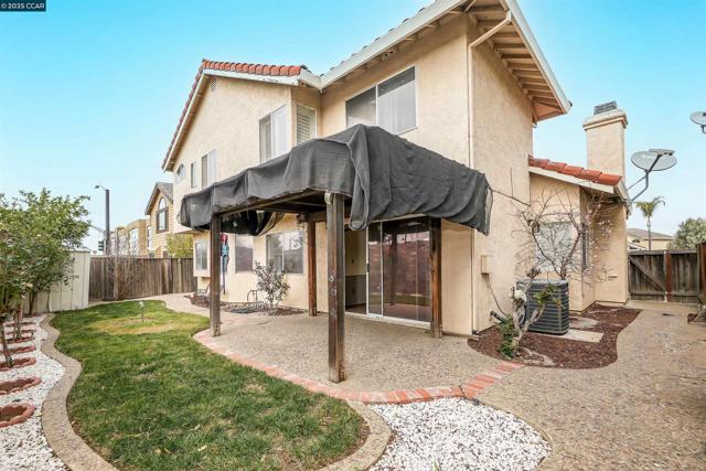 1974 Paradise Valley Ct, Tracy CA: https://media.crmls.org/mediaz/b3758b76-3814-446c-ad4f-edc13e163a4a.jpg