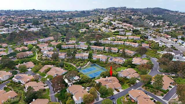 2162 Caminito Circulo Sur, La Jolla CA: https://media.crmls.org/mediaz/b375b7d0-85d1-4c92-94b4-8c5062d4e4f4.jpg