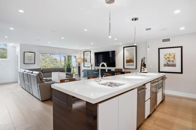 3334 Caminito Cabo Viejo, Del Mar CA: https://media.crmls.org/mediaz/b37689c9-124c-4f0d-b4d1-161eb7d98217.jpg