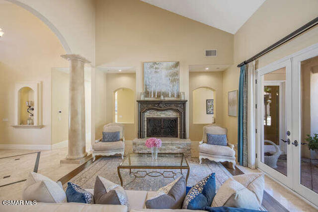 421 Whitegate Road, Thousand Oaks CA: https://media.crmls.org/mediaz/b376b226-599c-45c2-bcbe-bb24a79b13d0.jpg
