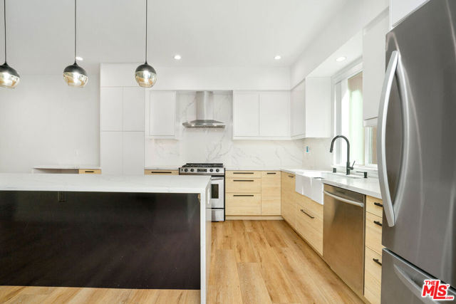 5923 Etiwanda Avenue, Tarzana CA: https://media.crmls.org/mediaz/b376c3e2-8dc5-4806-8a95-0790c539d93f.jpg
