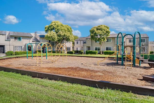 4243 Comet Circle, Union City CA: https://media.crmls.org/mediaz/b3773a46-9283-4c01-91a4-9f865ca1943b.jpg