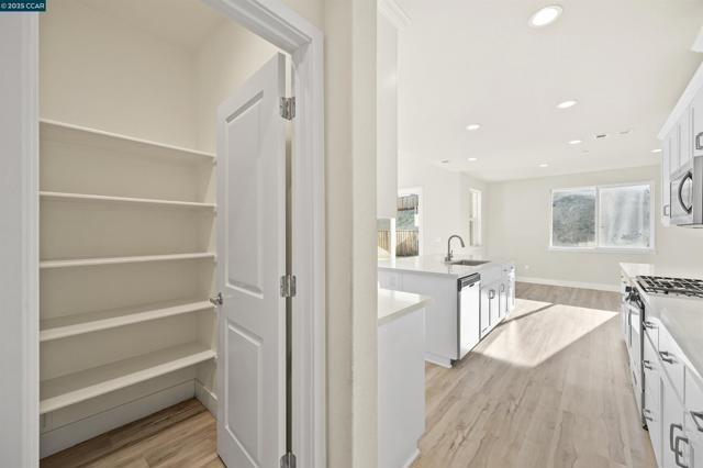 5541 Promontory Way, Antioch CA: https://media.crmls.org/mediaz/b3777b46-69a8-4e20-aec4-442791c1f85e.jpg