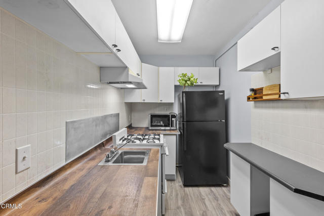 1818 New York Drive, Altadena CA: https://media.crmls.org/mediaz/b377b389-338f-4a0b-9b70-e21528da7c15.jpg