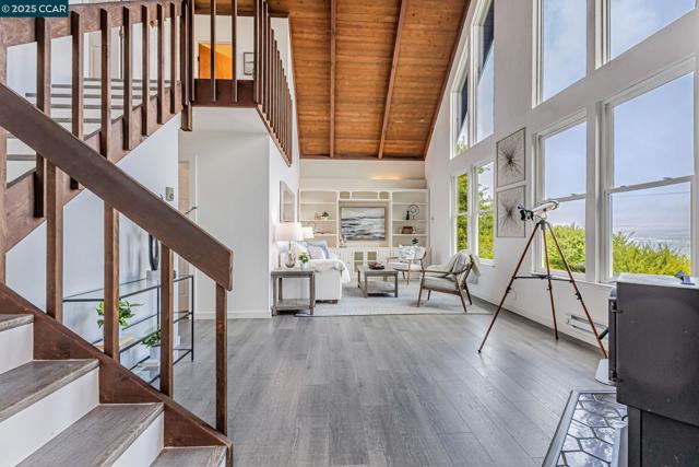290 Olympian Way, Pacifica CA: https://media.crmls.org/mediaz/b37809e7-8213-4c0a-9c0d-c63901521b77.jpg