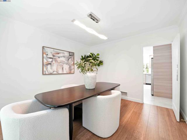 160 Moraga Way, Orinda CA: https://media.crmls.org/mediaz/b37820a3-1946-4140-9c7b-940efb96cfbe.jpg