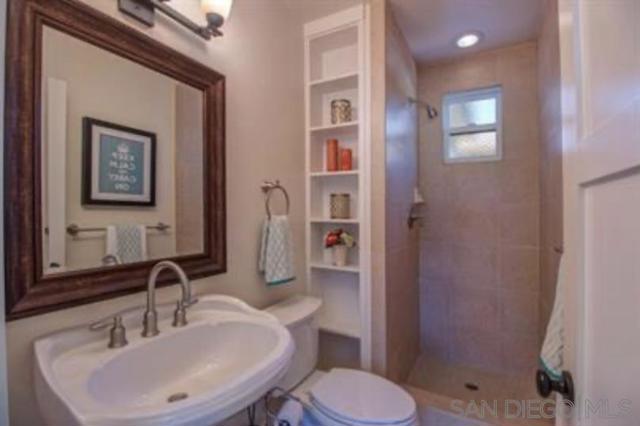 2375 Montclair St, San Diego CA: https://media.crmls.org/mediaz/b3782b0b-463c-41ed-a2a2-c182992915ec.jpg
