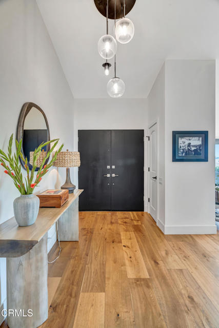 1136 Horizon Drive, Ventura CA: https://media.crmls.org/mediaz/b3783a09-44ec-41f2-b2d8-d11c8503fc37.jpg