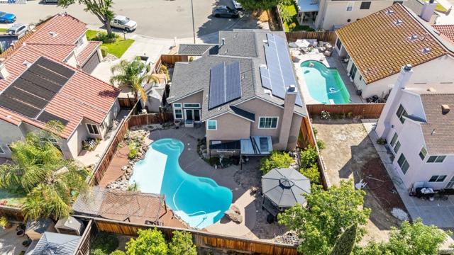 1005 Wood Thrush Ln, Tracy CA: https://media.crmls.org/mediaz/b378c5ae-e6de-426c-a85b-2cc25d7a1fba.jpg