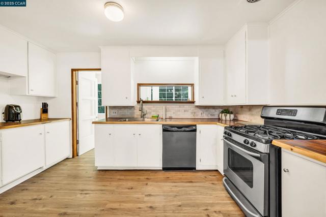 367 Rose Avenue, Pleasanton CA: https://media.crmls.org/mediaz/b379bdf9-db49-4686-acbf-54127fec2e6a.jpg